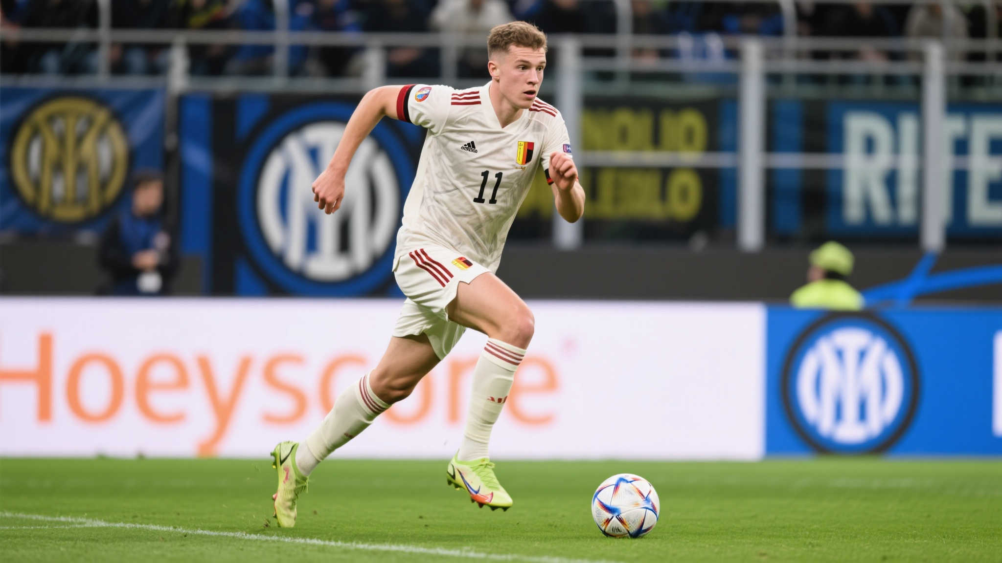 首先，我们需要了解的是霍伊伦在场上的表现和潜力。他